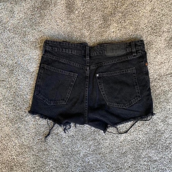 H&M high waisted denim shorts - Picture 3 of 4